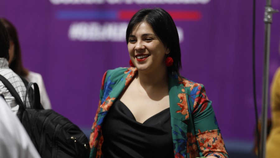 Diputada Karol Cariola sería la gran carta del Partido Comunista para liderar candidatura al Senado por la región de Valparaíso