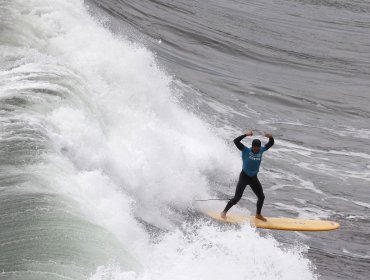 Chileno Rafael Cortez clasifica a la final de surf panamericano en longboard