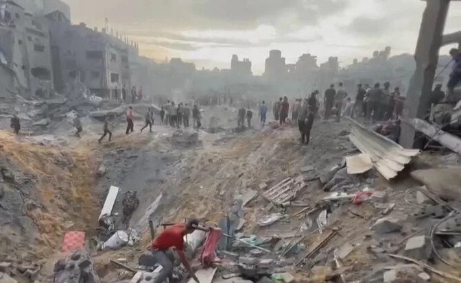 Explosión en campo de refugiados de Jabalia en el norte de Gaza dejó decenas de muertos y heridos