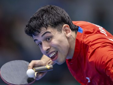 Nicolás Burgos gana a rival brasileño y avanza hacia las medallas en tenis de mesa