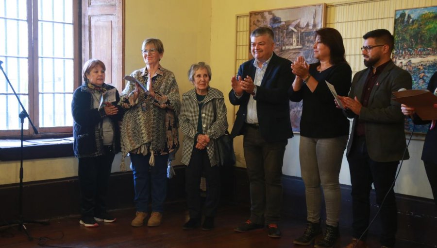 Nieta del pintor Juan Francisco González participó en la premiación del concurso limachino que lleva su nombre