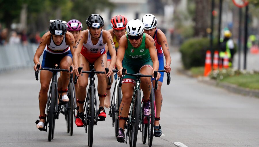 Brasil se queda con el oro en el triatlón relevo mixto de los Juegos Panamericanos Santiago 2023