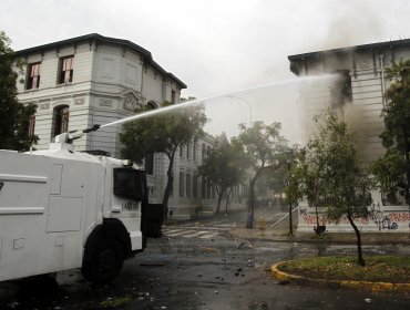 52 adultos participaron de incidentes con bombas Molotov en el Liceo de Aplicación