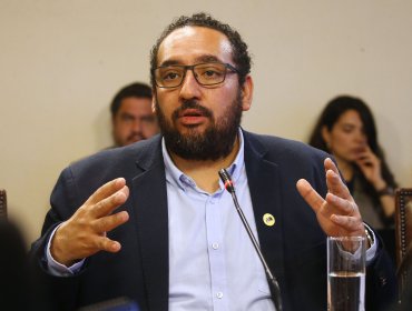 Ministro de Educación descarta idea de detener la desmunicipalización: "La alternativa no es volver atrás"