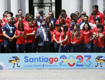 Boric recibe al Team Chile en La Moneda: "Tenemos que progresar para darles condiciones dignas"