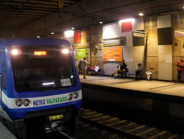 Hombre fue apuñalado al interior de un vagón en la estación Viña del Mar del Metro: todos los pasajeros fueron evacuados