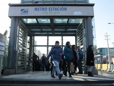 Dos sujetos fueron detenidos como sospechosos de protagonizar riña que dejó un apuñalado en estación Viña del Mar del Metro de Valparaíso