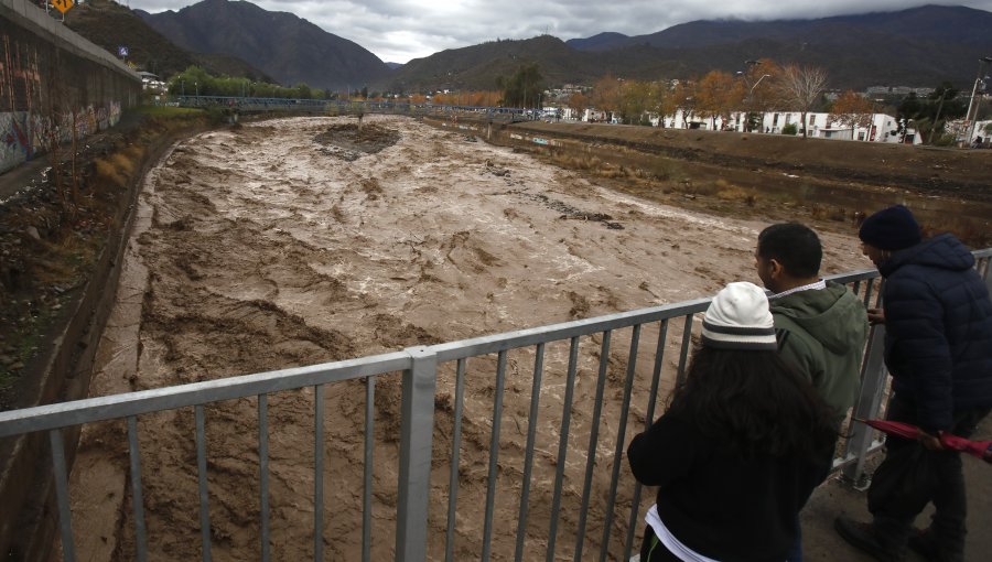 Aguas Andinas activa plan de alerta ante eventual turbiedad de ríos Maipo y Mapocho