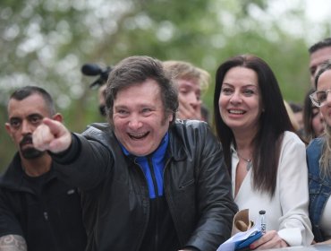Massa y Milei encaran empatados el tramo final de campaña electoral en Argentina