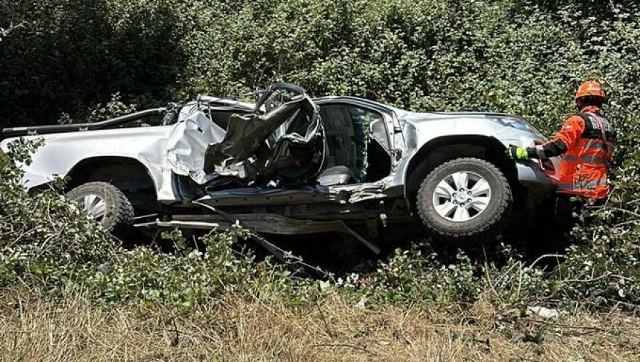 Tren impacta a camioneta con dos ocupantes en ruta que une Concón y Quintero