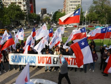 Con un banderazo el comando "Chile En Contra" inició su campaña de cara al 17 de diciembre