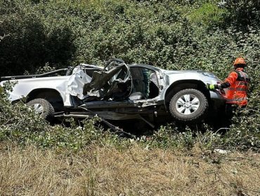 Tren impacta a camioneta con dos ocupantes en ruta que une Concón y Quintero