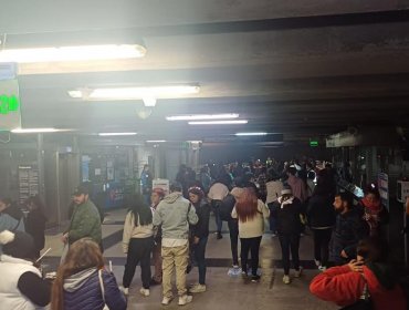 Más de mil personas se movilizaron en tren después del cierre de la Teletón en la Quinta Vergara de Viña del Mar