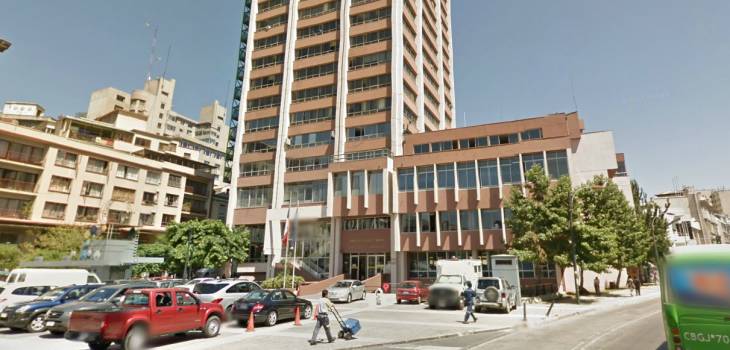 Fuga de gas obliga a desalojar Liceo Bicentenario y edificio del Gobierno Regional en Valparaiso