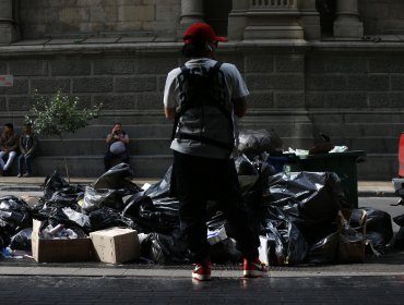 La basura se acumula en las calles de Santiago por paro indefinido de funcionarios