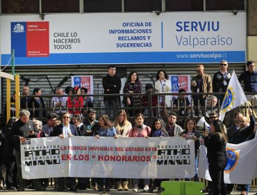 ¿Nepotismo u hostigamiento? Denunciante apunta contra funcionaria del Serviu en Valparaíso, quien anuncia "acciones judiciales"