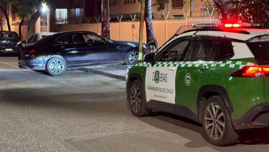 Persecución policial tras encerrona a familia dejó dos delincuentes detenidos en Santiago