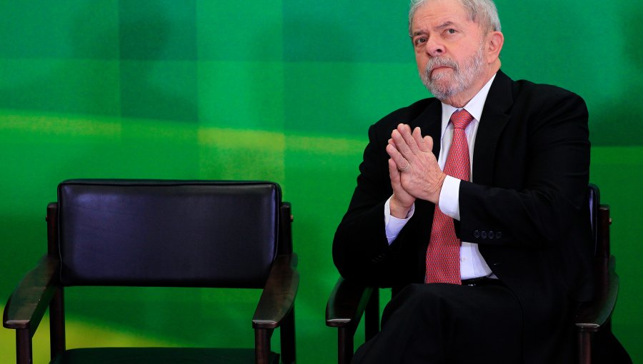 Lula pide a los argentinos votar por un candidato "al que le guste la democracia"