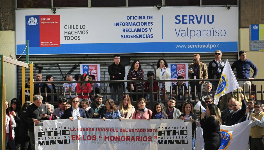 ¿Nepotismo u hostigamiento? Denunciante apunta contra funcionaria del Serviu en Valparaíso, quien anuncia "acciones judiciales"