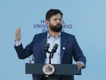 Asesor de Kast criticó "vuelo privado" a la Antártida del presidente Boric, quien respondió con una comentada ironía