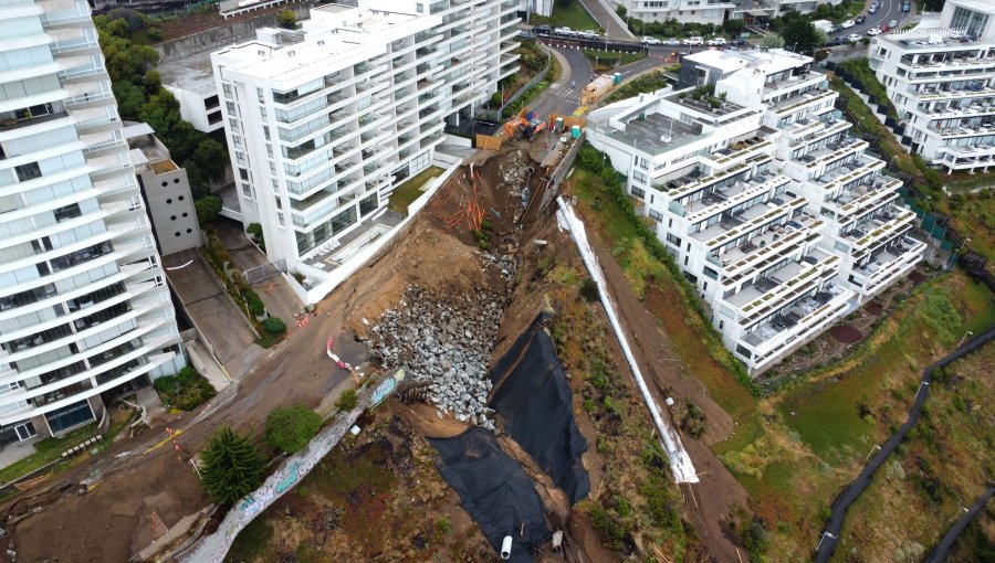 Guardias de seguridad resguardarán las 24 horas del día el perímetro de los edificios afectados por socavones en las dunas de Reñaca