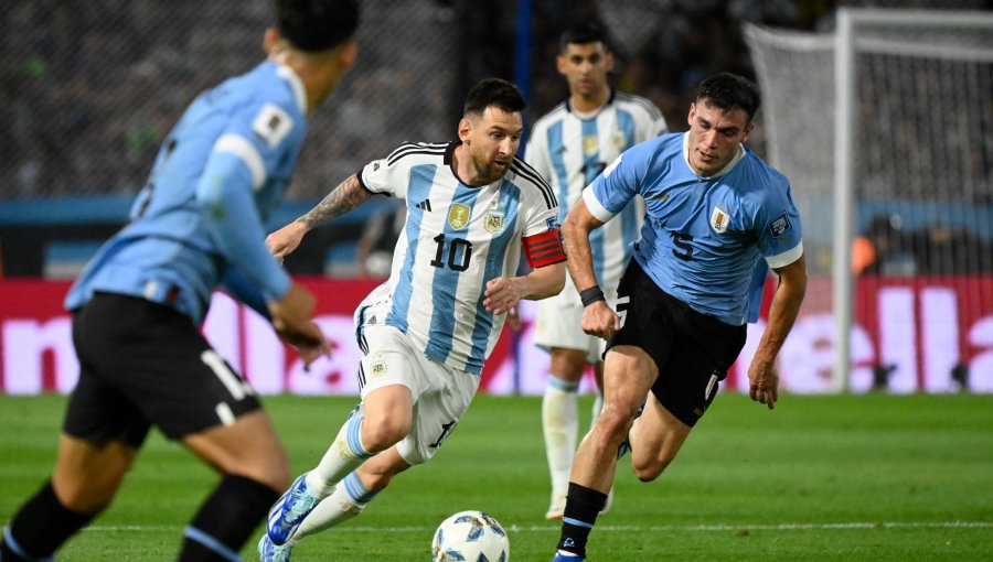 Uruguay venció con autoridad a Argentina en la Bombonera y le quitó el invicto en las Clasificatorias