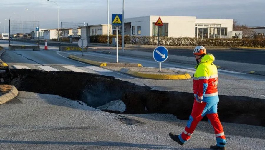 El pueblo de Islandia que se está hundiendo 4 cm al día por la inestabilidad volcánica que enfrenta la península suroccidental del país