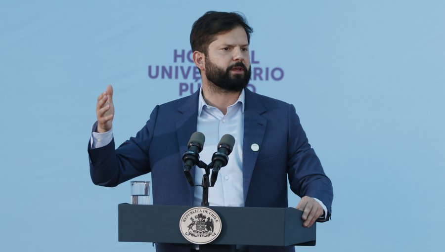 Presidente Gabriel Boric saluda al nuevo mandatario electo argentino Javier Milei