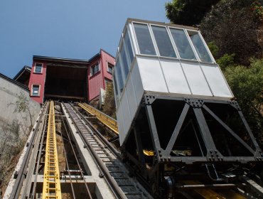 Agrupación de usuarios presenta recurso de protección por falta de funcionamiento de los ascensores en Valparaíso