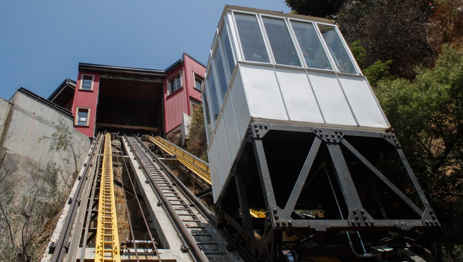 Agrupación de usuarios presenta recurso de protección por falta de funcionamiento de los ascensores en Valparaíso