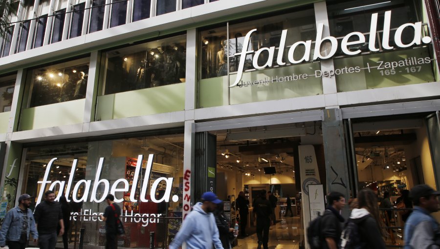 Falabella negocia venta de centros comerciales en Perú tras baja en calificación crediticia
