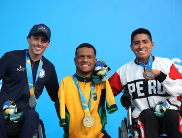 Chileno Alberto Abarza gana su segunda medalla de plata en natación