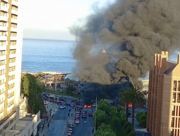 Pescadores de Caleta Portales encienden barricadas y originan kilométrica congestión vehicular en la avenida España de Valparaíso