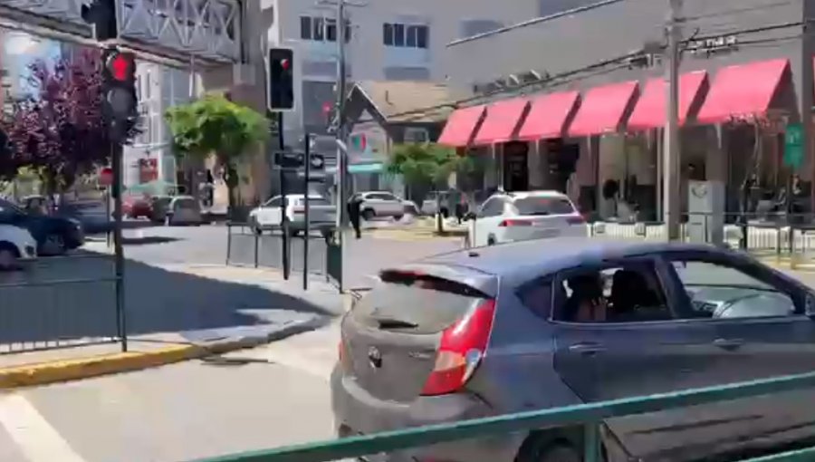 [VIDEO] Cuatro sujetos huyen luego de robar en tienda del Mall Marina en Viña del Mar