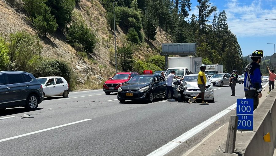 Cuatro adultos y un menor de edad resultaron lesionados tras colisión múltiple en la ruta 68 en dirección a Santiago