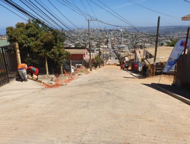 Pavimentación e instalación de luminarias en el campamento Amanecer de Viña del Mar registra un 24% de avance