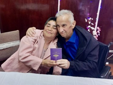 Matrimonio entre paciente hospitalizado y su compañera de hace 30 años se celebró en hospital Dr. Eduardo Pereira de Valparaíso