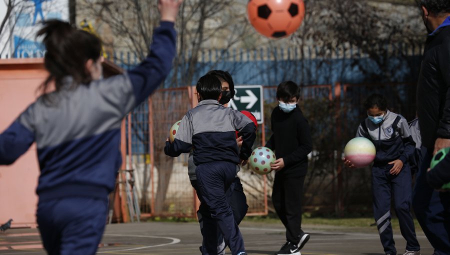 Gobierno llega a acuerdo con el Senado en Educación y suspende los traspasos de colegios municipales a los SLEP