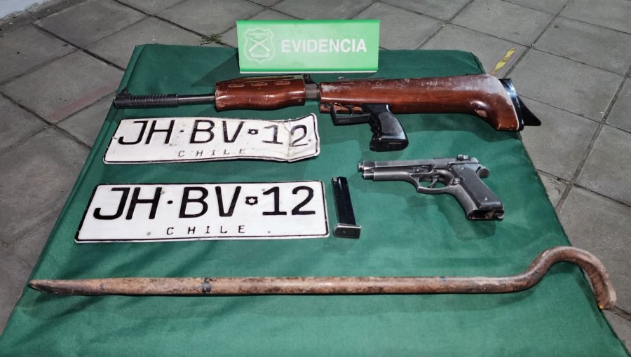 Sujeto fue detenido a bordo de un auto robado en San Bernardo: portaba un rifle y una pistola