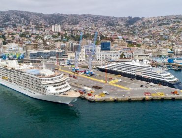 Doble recalada en el Puerto de Valparaíso: arribó el yate de expedición Scenic Eclipse II y el crucero The World