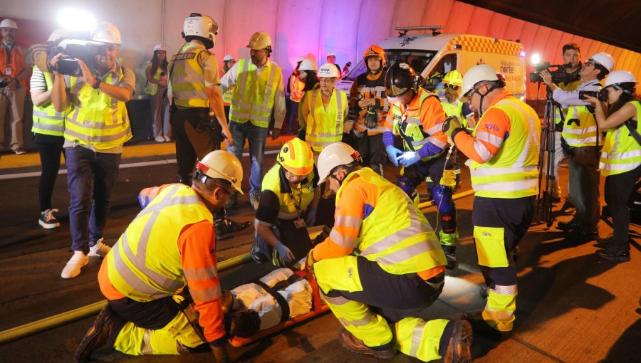 Realismo total en simulacro de accidente en Túnel San Cristóbal: Involucró autos involucrados y personas heridas