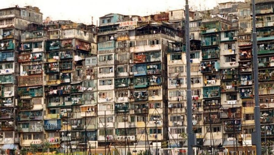 Kowloon: La ciudad amurallada que llegó a ser el lugar más poblado del mundo a finales del siglo XX