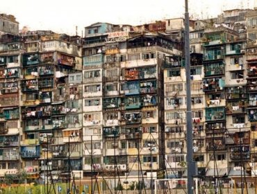 Kowloon: La ciudad amurallada que llegó a ser el lugar más poblado del mundo a finales del siglo XX