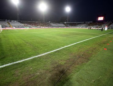 La idea que surgió en Colo-Colo para proteger el césped del Monumental y recibir a U. Española