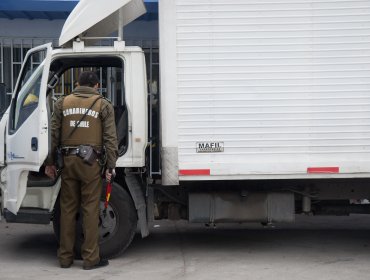 Banda robó camión de lácteos y retuvo a chofer en San Bernardo: Tres delincuentes fueron detenidos