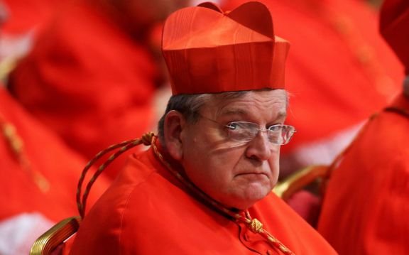 Papa Francisco dejará sin sueldo y desalojará de su residencia en el Vaticano al cardenal Raymond Burke