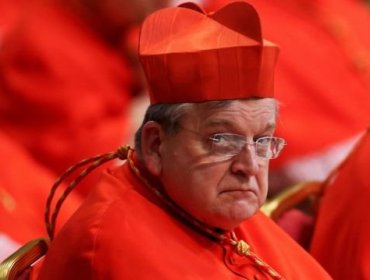 Papa Francisco dejará sin sueldo y desalojará de su residencia en el Vaticano al cardenal Raymond Burke