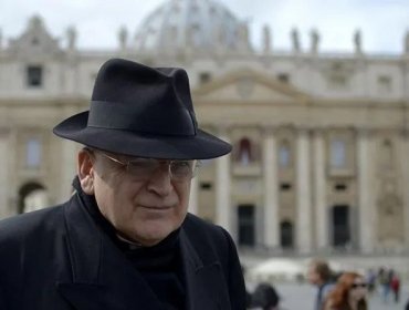 Quién es Raymond Burke, el cardenal ultraconservador crítico del Papa Francisco que será desalojado del Vaticano