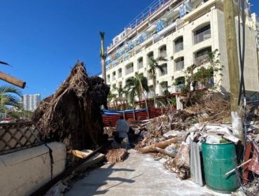 El panorama desolador que encuentran los primeros turistas que visitan Acapulco tras el paso del devastador huracán Otis