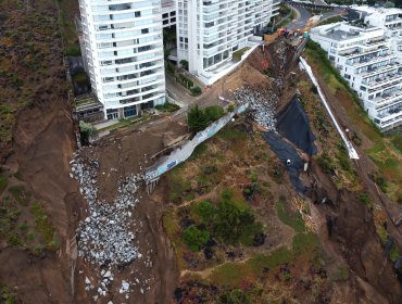 Crudo diagnóstico de la emergencia: Geólogo afirma que socavones registrados en el límite entre Reñaca y Concón "siguen inestables"